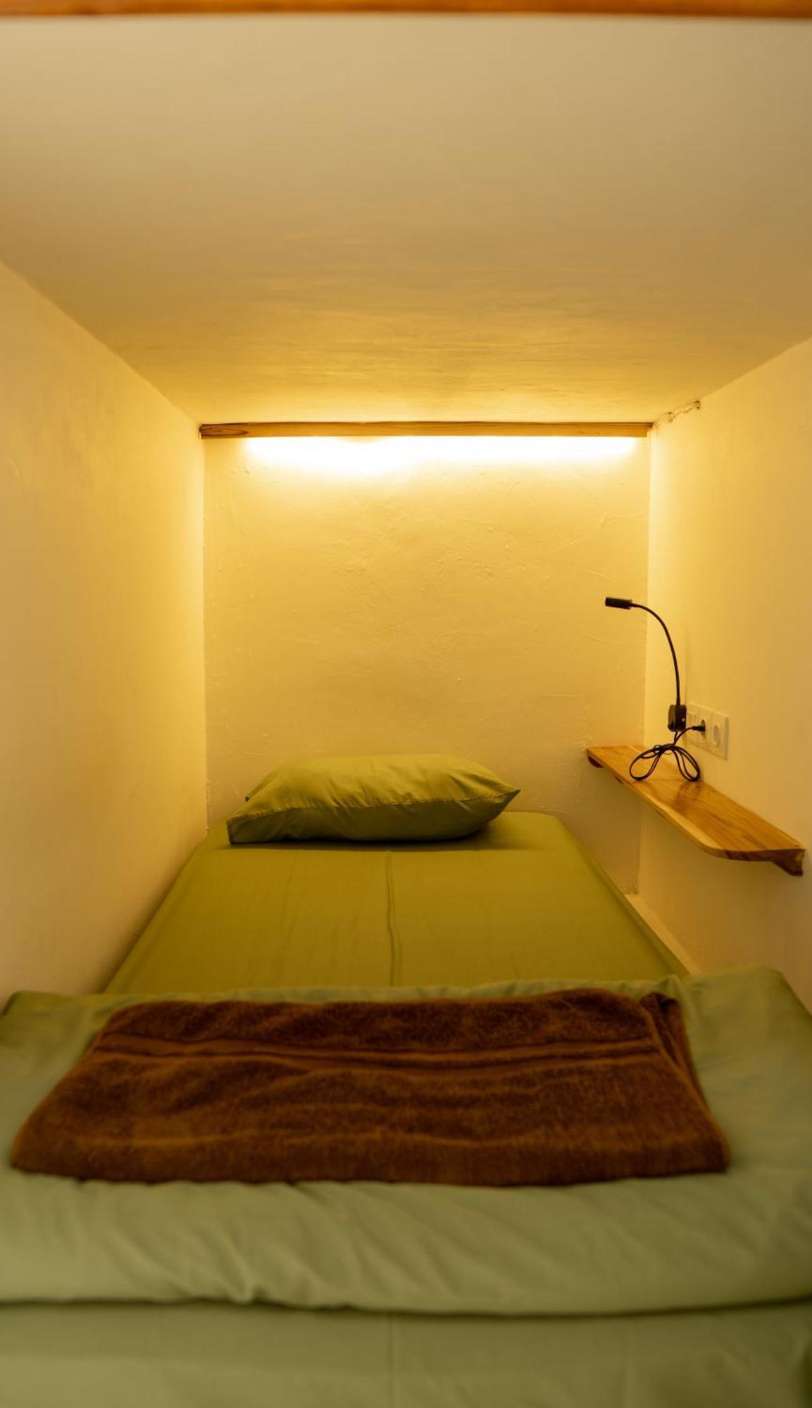 Lost Inn Kuta Capsule Hostel Bagian luar foto