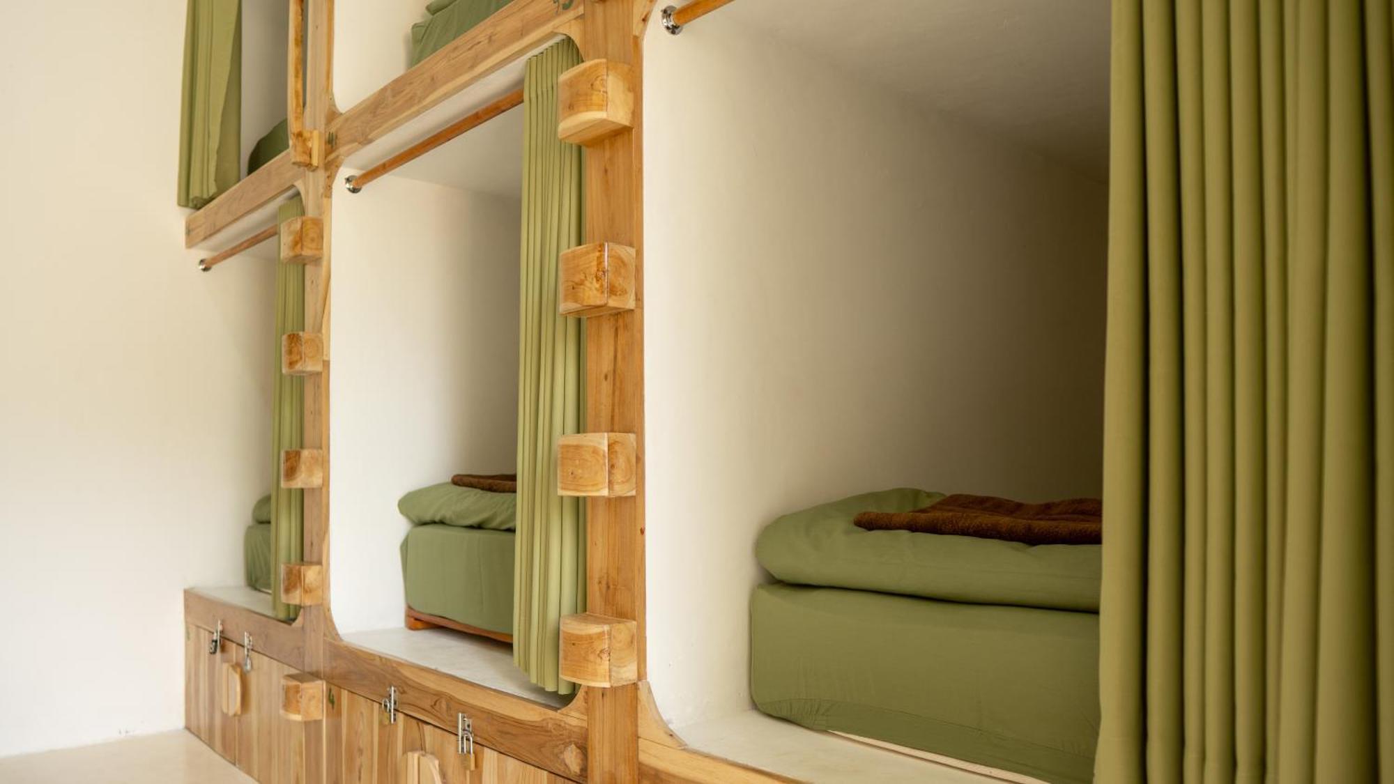 Lost Inn Kuta Capsule Hostel Bagian luar foto
